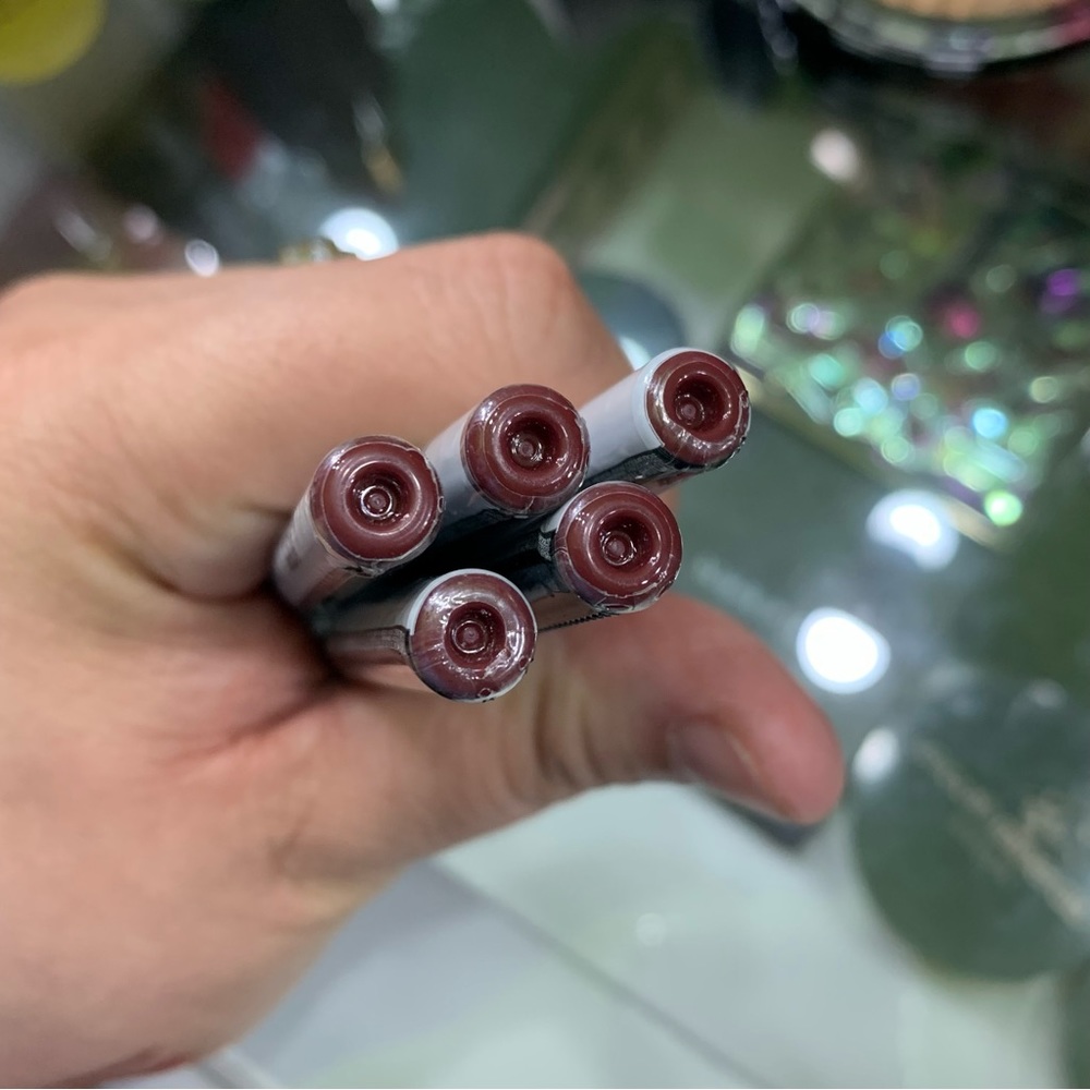 Avon Glimmerstick Lip Liners Chocolate - Picture 2 of 4